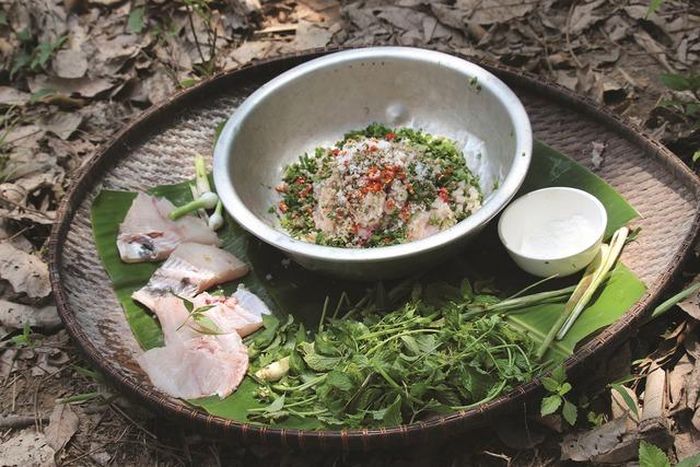 Kon Tum yellow ant fish salad: Famous specialty of the vast sunny and windy land of the Central Highlands