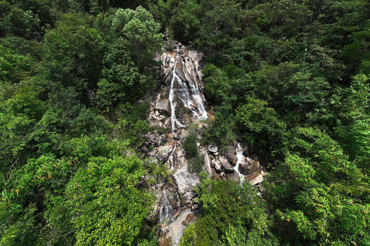 Impressive Mo waterfall Kon Tum
