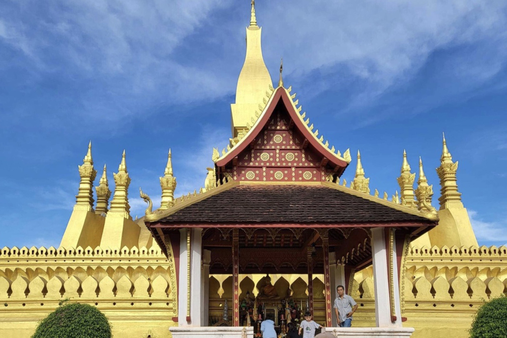Pha That Luang, a famous gold-plated pagoda in the capital Vientiane.  Photo: Do ​​Loan