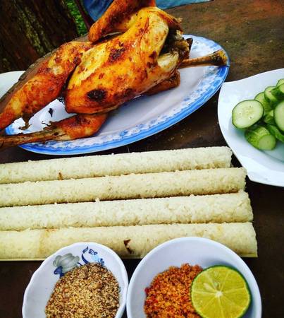 Lam rice and grilled chicken with Mang Den are famous specialties of the region. Photo: vien_travel_tips