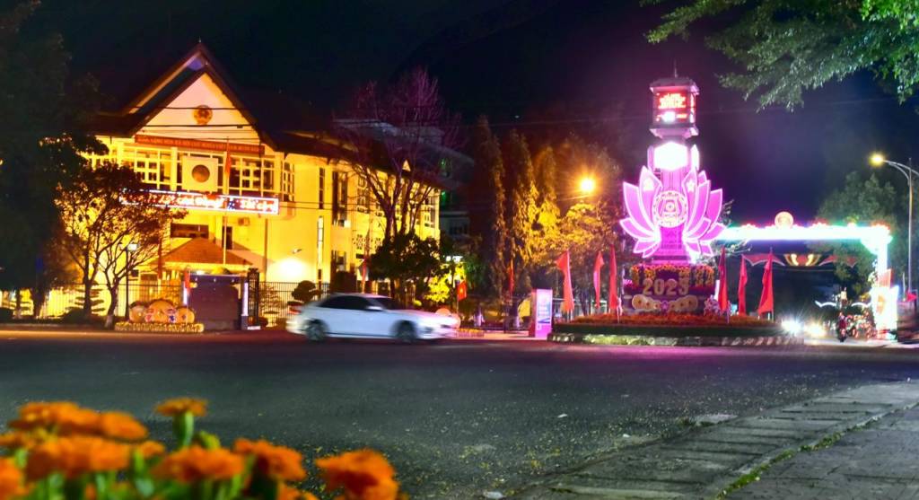 Photo series: Sparkling night city of Kon Tum