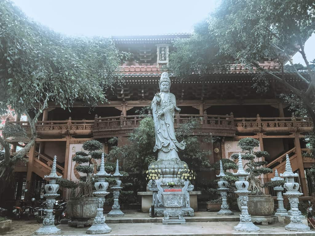 Statue of Avalokiteshvara Bodhisattva.  Photo: phatquang.org.vn