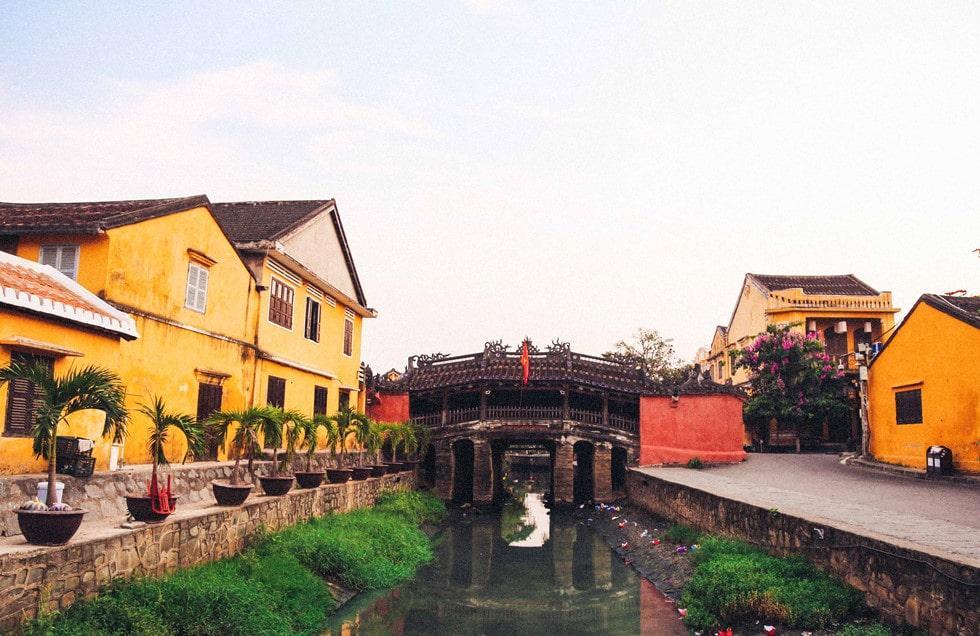 See the strangely simple Hoi An ancient town at dawn - photo 4