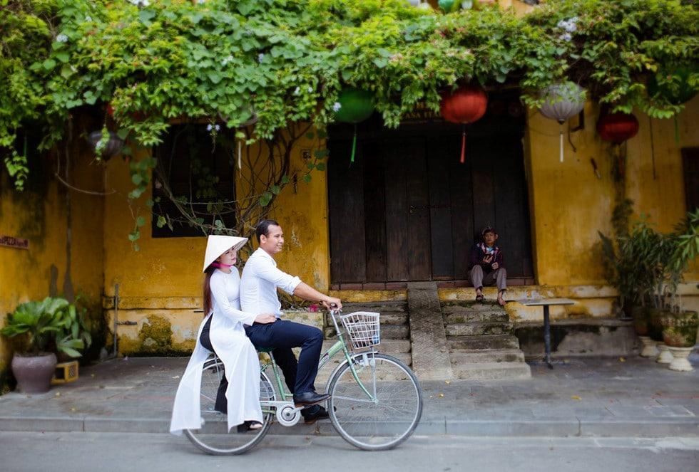 See the strangely simple Hoi An ancient town at dawn - photo 6