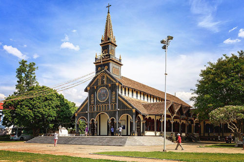 Kon Tum wooden church.  Source: Wikipedia.