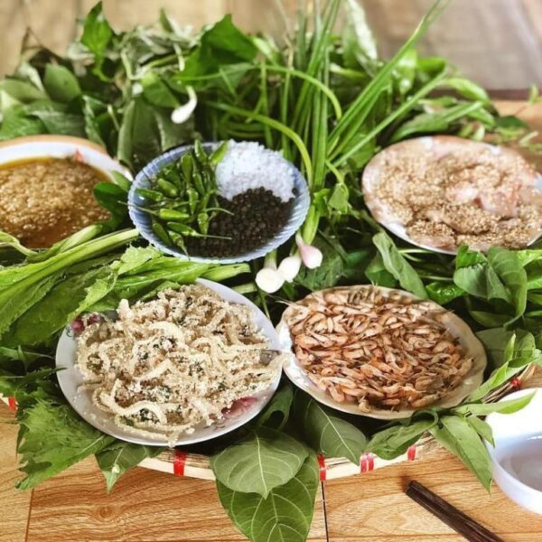 Kon Tum has a type of spring roll with more than 30 types of leaves and is a famous specialty of the Central Highlands.