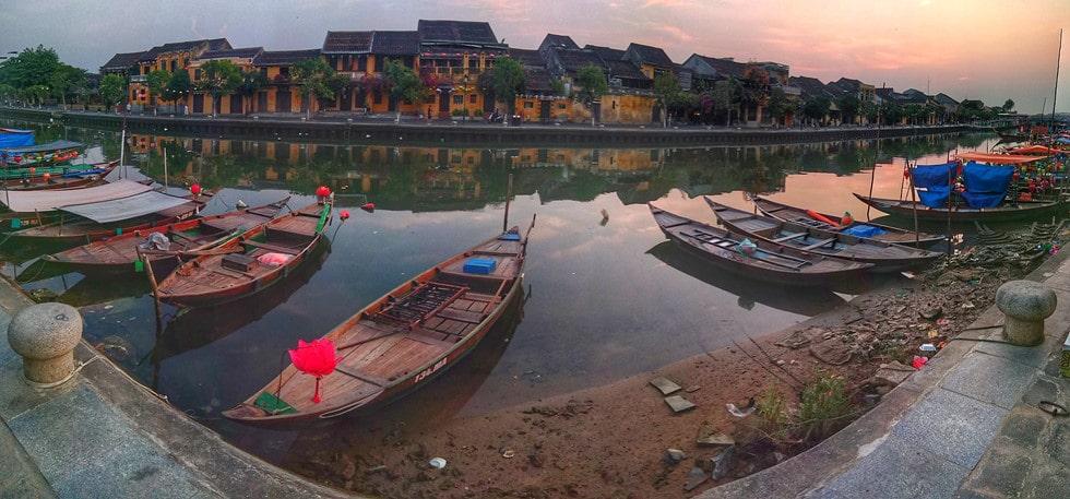 See the strangely simple Hoi An ancient town at dawn - photo 2